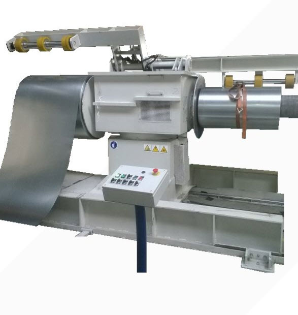 Rozwijak do blachy napędzany dwuramienny